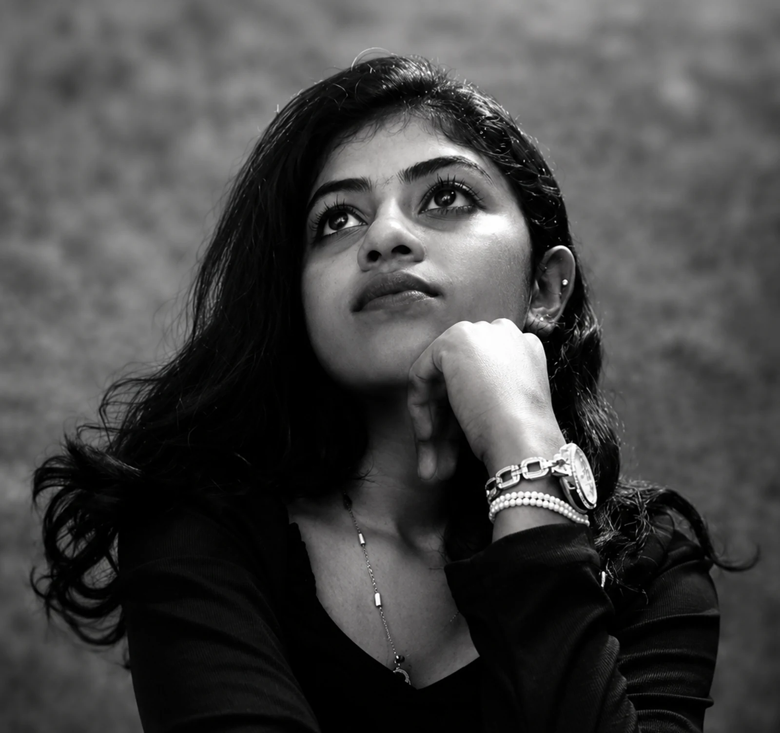 Portrait of Dharshini, founder of Dharsh Artistee.